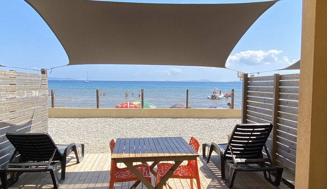 Charming Studio Flat direct beach access