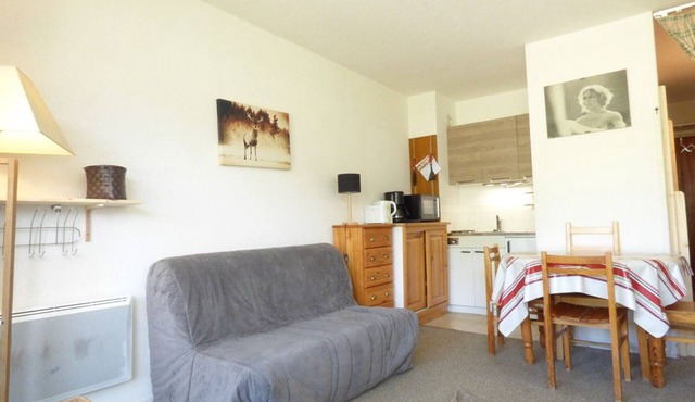 Charming Studio for 5 - Ski-in/Ski-out, Balcony with View, Free Parking, Near Shops