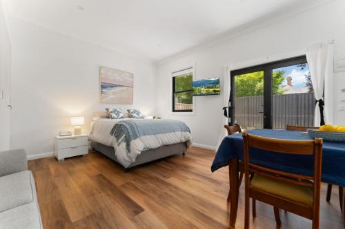 Charming Studio for Two in the Heart of Bathurst