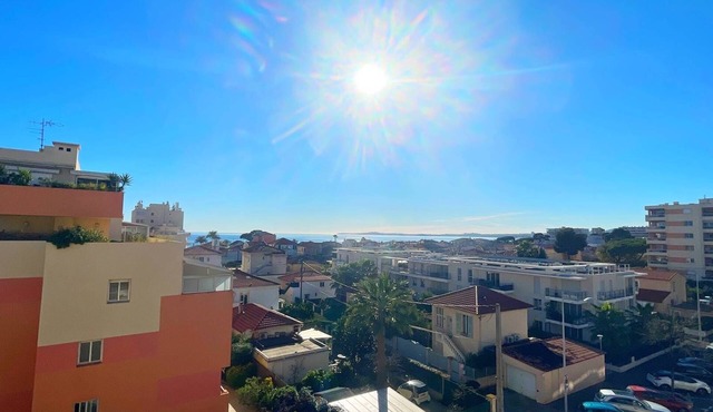 Charming Studio Panoramic sea view Clim shops sea 200m private parking