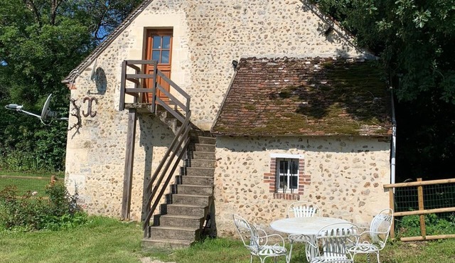 Charming studio in 17th century farmhouse on working horse farm