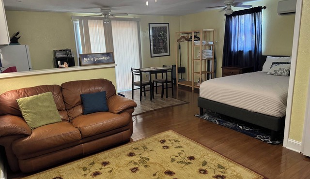 Charming studio in beautiful St. Petersburg with AC