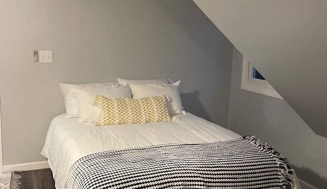 Charming studio in amazing Louisville with WiFi, AC