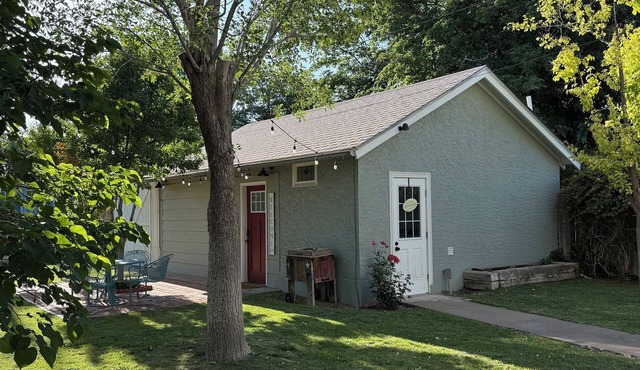 Charming studio in downtown Roswell, New Mexico.