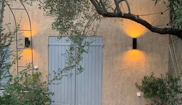 Charming studio in flowered garden in Valbonne near village golf and Sophia anti