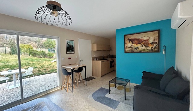 Charming Studio in Fontarèches (Gard) with Shared Pool, Wi-Fi & Air Conditioning