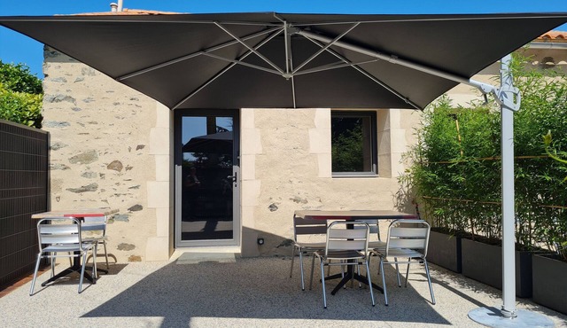 Charming Studio in Renovated Barn with Private Courtyard and Mezzanine
