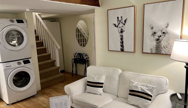 Charming Studio in Heart of City Park-Minutes to downtown! MANY AMENITIES!