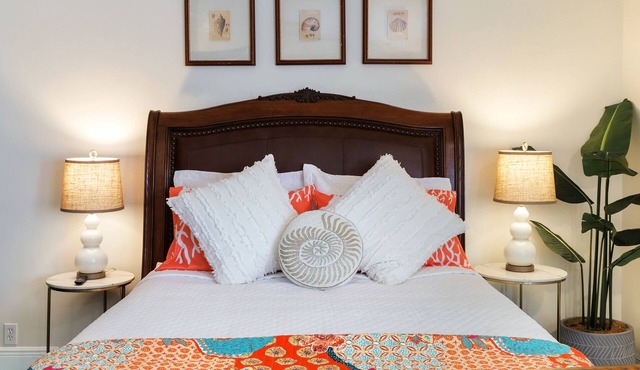 Charming Studio in Historic Key West, 5-Min Bike Ride to Beach & Bikes Included!