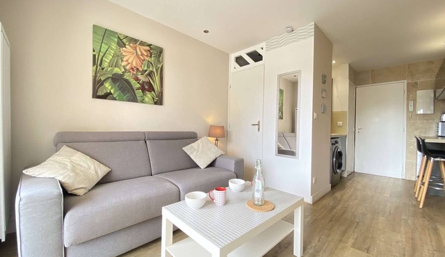 Charming Studio in La Baule with Balcony, Private Parking, Near Avenue de Gaulle