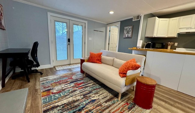 Charming studio in marvelous Seattle with fenced patio