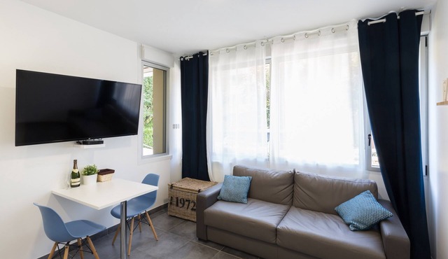 Charming Studio in the Heart of Reims: Your Haven of Peace to Explore!"