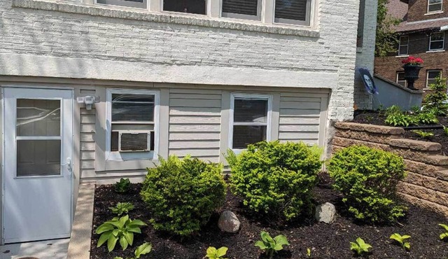 Charming studio in Uptown Minneapolis near Lake of the Isles