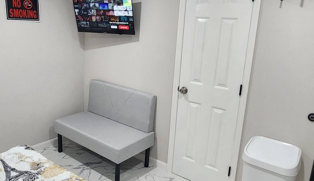 Charming studio in wonderful West Park with WiFi, AC