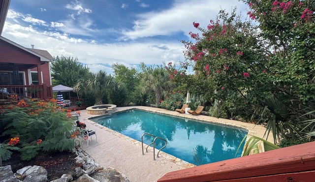 Charming Studio in wonderful Bastrop with Pool