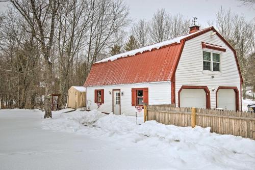 Charming Studio Less Than 10 Miles to Wells Beaches!