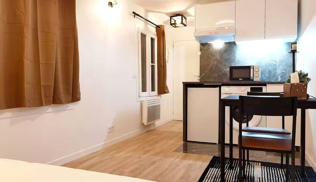 Charming Studio Near Bastille for 2 Guests/Near Metro