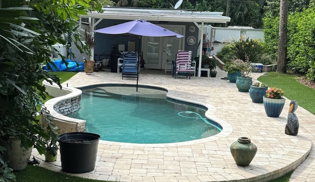 Charming studio on the St. John’s river with WiFi and AC in delightful