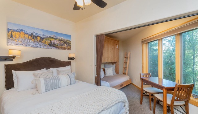 Charming Studio Steps from River | hot tub/pool area