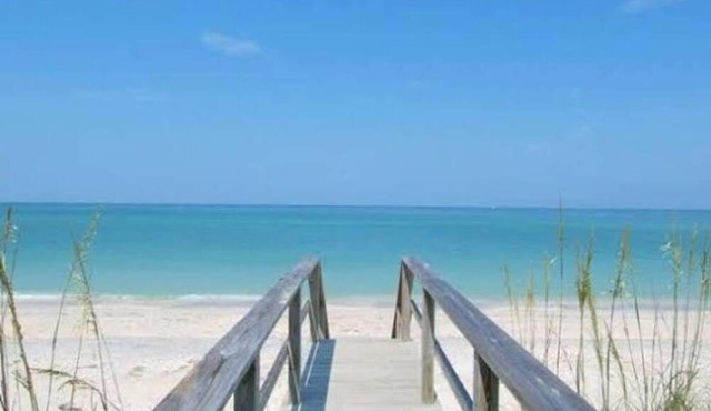 Charming Studio Unit Across from Lido Key Beach