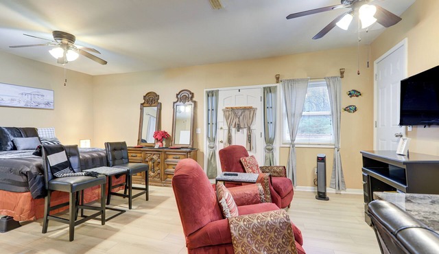 Charming Studio ~ 5 Mi to Stone Mountain Park
