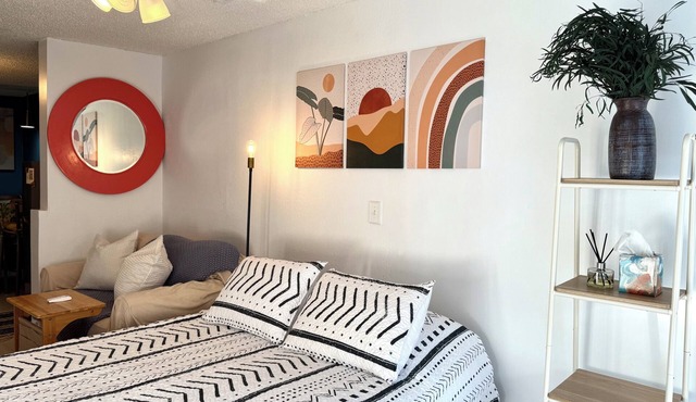 Charming Studio in Great Location, under 10 minutes to beach, downtown, airport