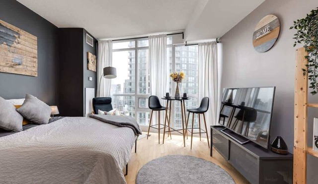 Charming Studio w/CN Tower & Ontario Lake View!