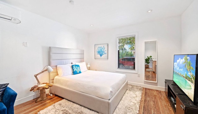 Charming Studio with shared Patio