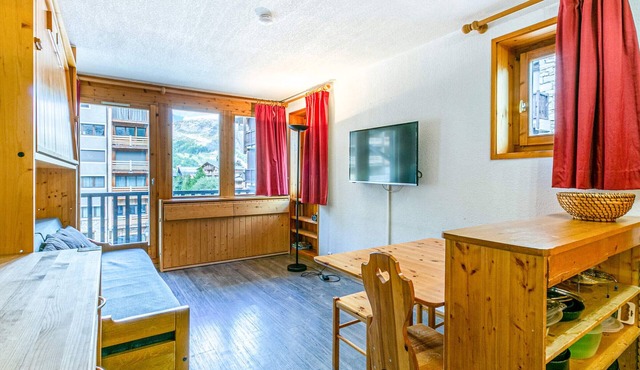 Charming Studio with Parking, Ski-In/Ski-Out in Central Val-d'Isère