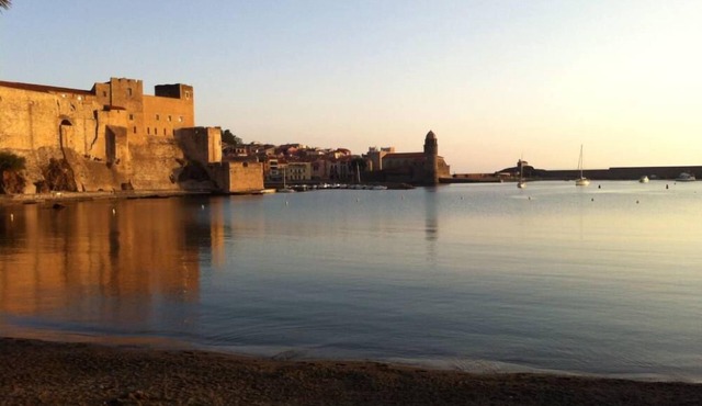 charming studio with parking in quiet residence and 100m from the sea in Collioure
