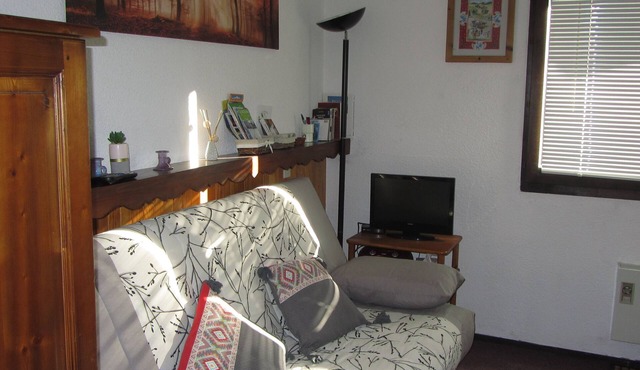 Charming studio with mountain views