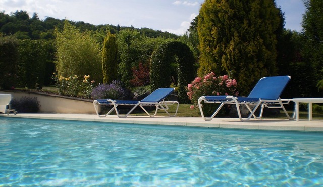 Charming studio with mezzanine. heated swimming pool