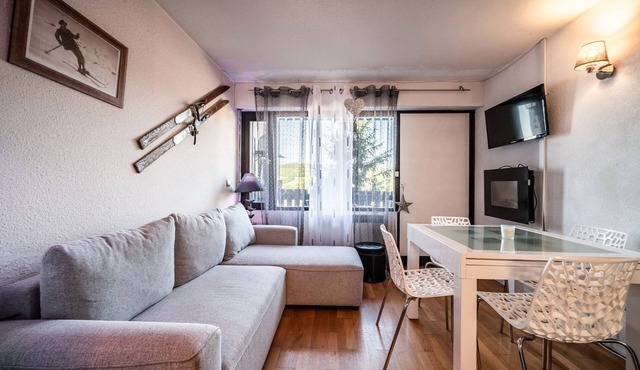 Charming Studio with Mountain View and Balcony