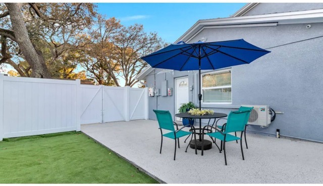 Charming studio with private patio & free parking.