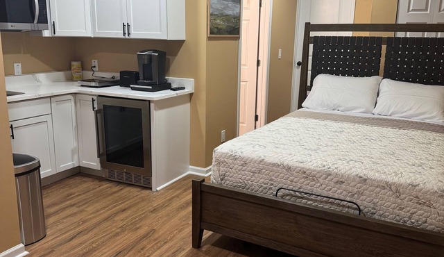 Charming studio with WiFi and AC in peaceful Claymont