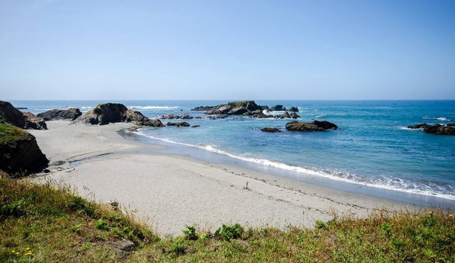 Charming Studio with WiFi - Walking Distance to Caspar Beach