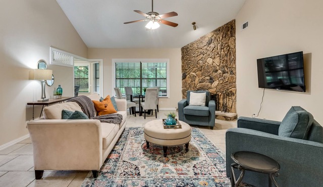 Charming Stylish Home - Duncanville