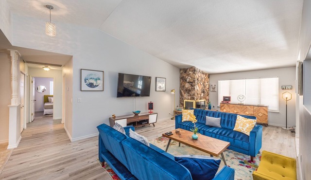 Charming & Stylish home can accommodate 8 guests!