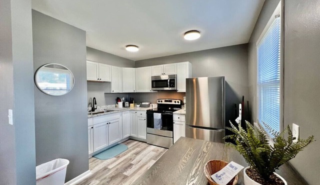 Charming, Stylish remodeled Trenton Apartment