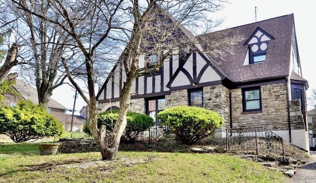 Charming Stylish Tudor Home Mins from Downtown