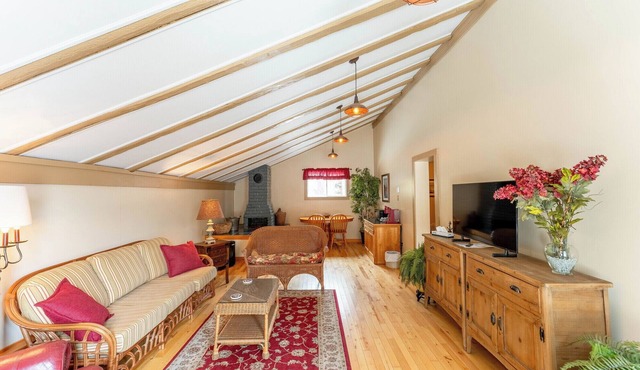 Charming Suite in Carriage House | 2 Bedrooms, Hot Tub, & Fire Pit