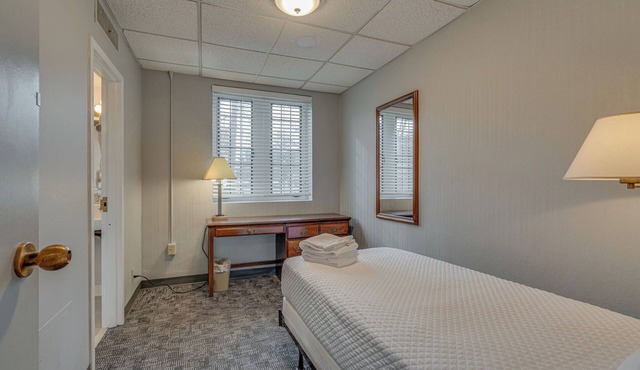 Charming Suite in Music Row!