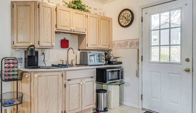 Charming Suite w/Fire Pit, Close to Art District