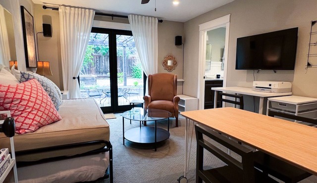 Charming suite w/private grill and patio - close to Sonoma Square & wineries