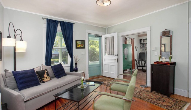 Charming Summer Cottage ~ Dog Friendly