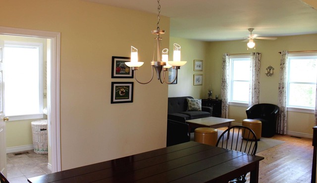 Charming summer home with view of bay-close to Greenwich Beach
