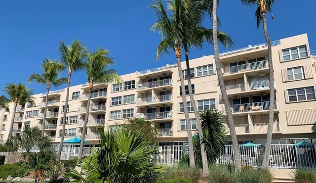 Charming Summer Sea 203 in Islamorada: 1 bed, heated pool, and ocean views!