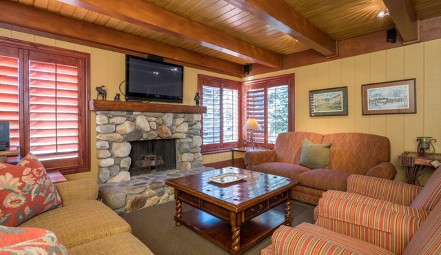 Charming Sun Valley Condo with WIFI and Mountain Views