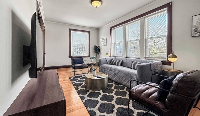 Charming Sunlit 1BR Apartment