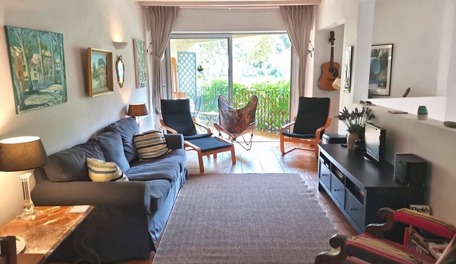 Charming sunny house in central Ceret with mountain views and outside space